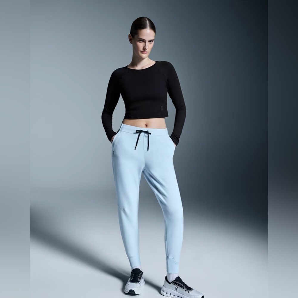 ON Running's  RUN ON CLOUDS SWEAT PANTS, Women size L